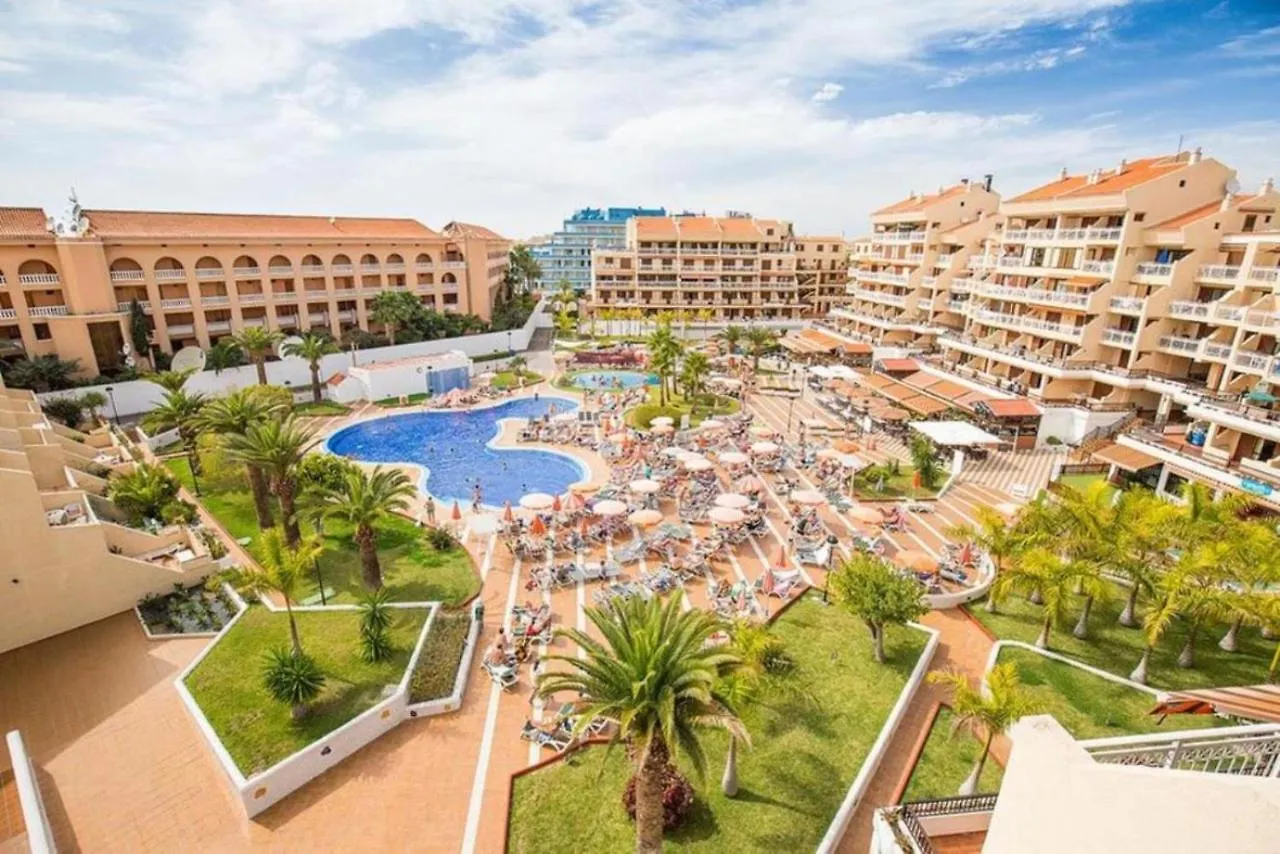 Two Bedroom Apartment In Beachfront Complex With Pool In Playa De Las Americas.  Плая-де-лас-Америкас